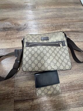 Gucci GG Supreme Canvas Messenger Crossbody Bag + Matching Wallet Brown Beige